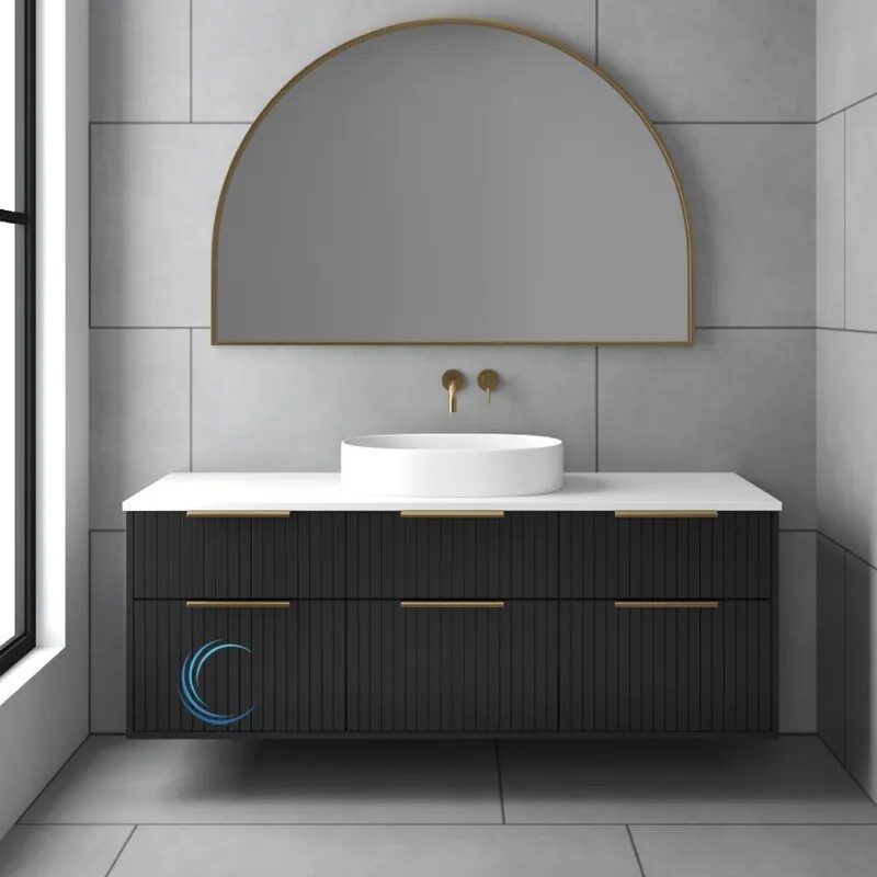 איך ארון אמבטיה תלוי יוצר איזון נכון בין אחסון לעיצוב