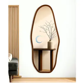 מראה אמורפית עם מסגרת עץ דקה גוון אגוז במידות 170, 180 ס"מ- במלאי