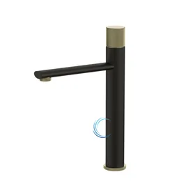 ברז פרח גבוה 1601 לכיור מונח בגוון שחור מט בשילוב זהב מט