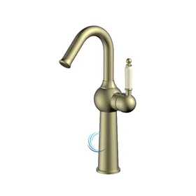 ברז פרח גבוה ברבור 6421 לכיור מונח בגוון זהב מט ידית חרס לבנה